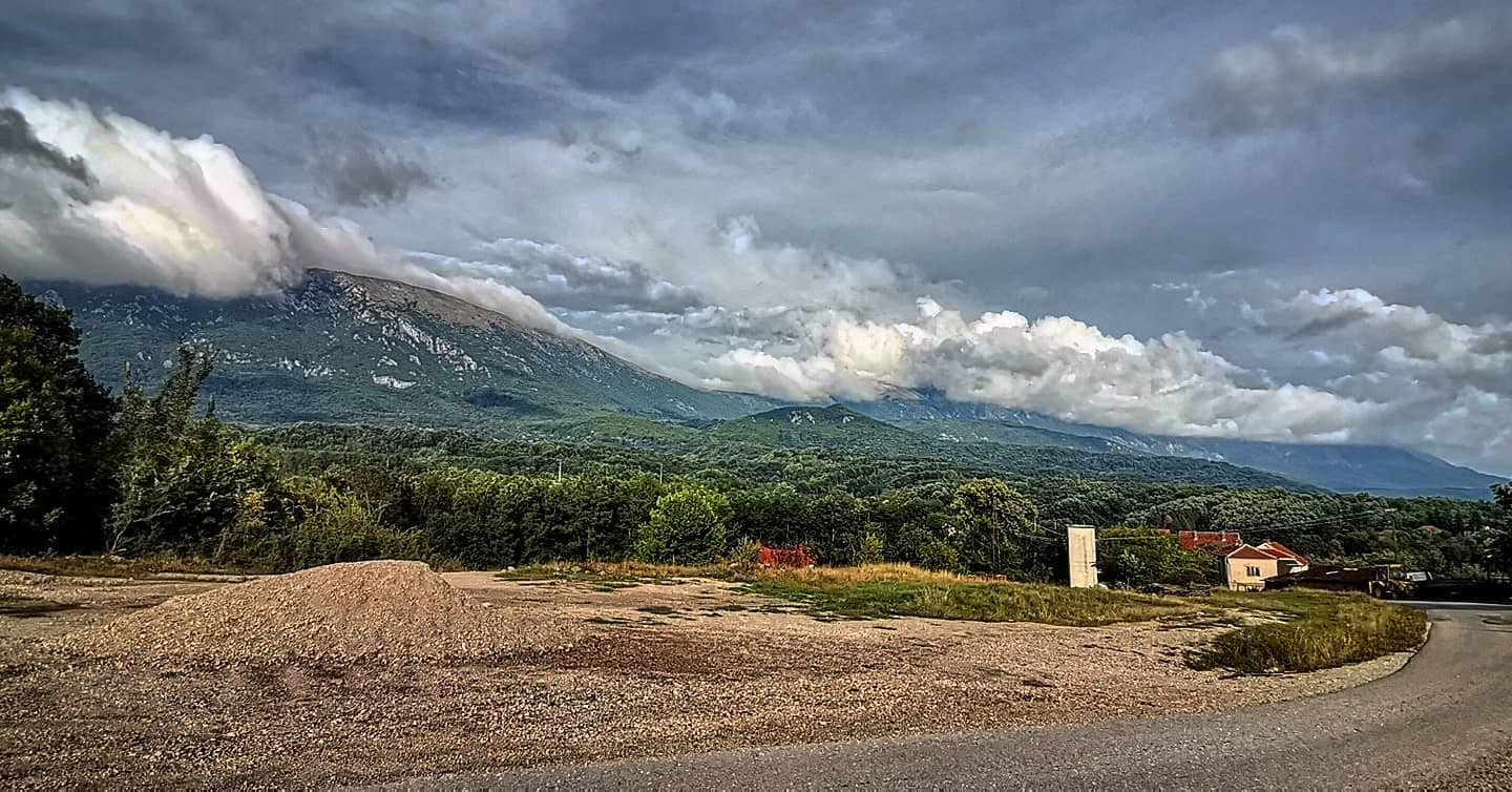 Игра облака над Сувом планином