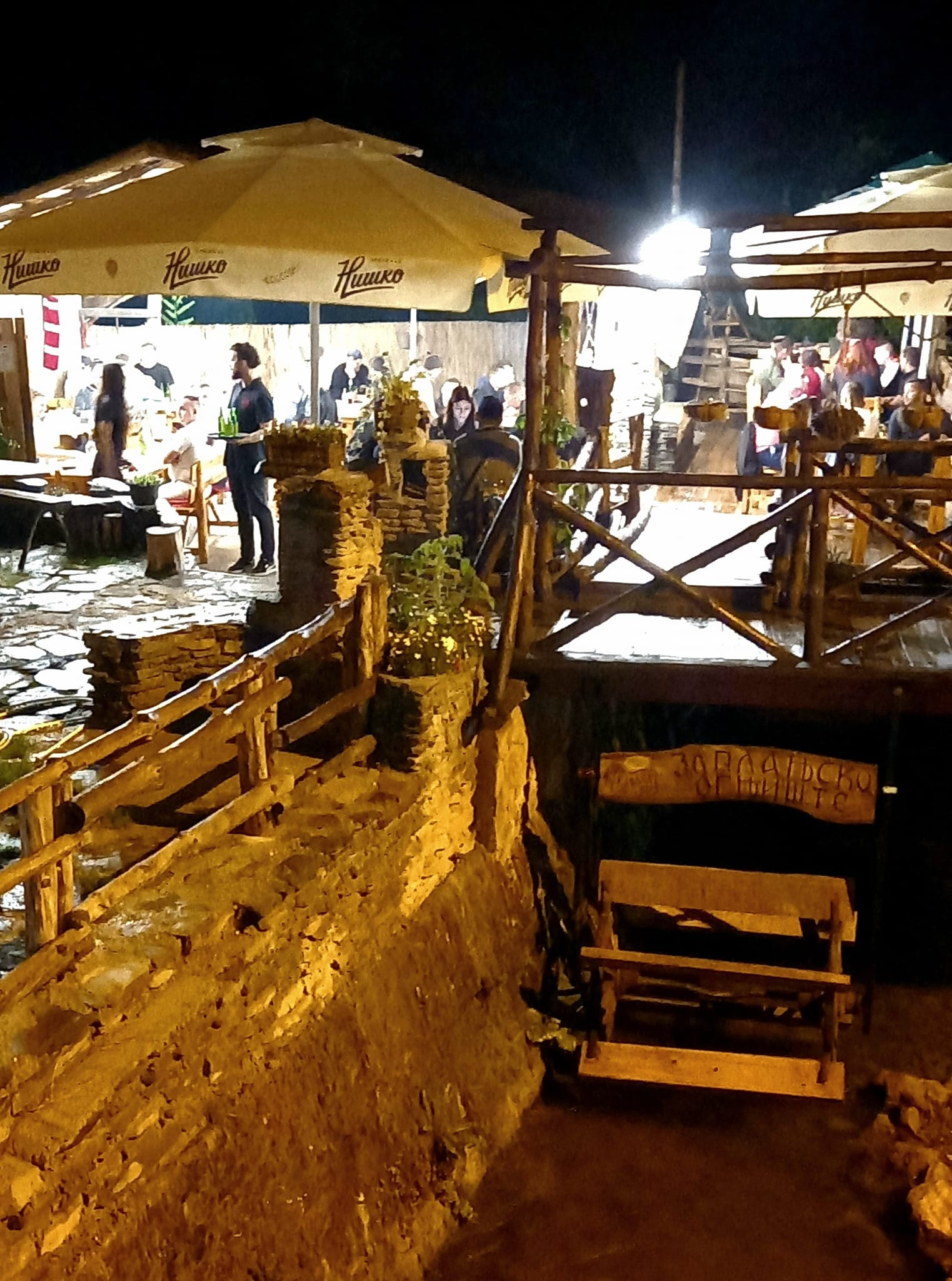 Etno kafana " ZAPLANJSKO OGNJIŠTE" u Donjem Dušniku